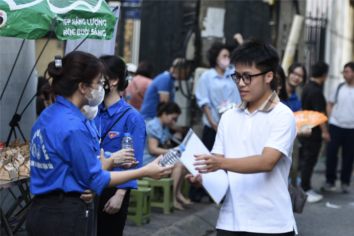 Thí sinh hoàn thành bài thi tổ hợp: Đề thi có độ phân hóa, đòi hỏi tư duy (28/06/2024)